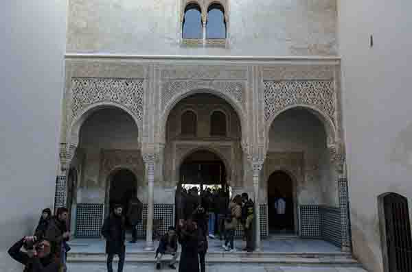 Granada 051 - La Alhambra - palacios Nazaries - Patio del Mexuar.jpg